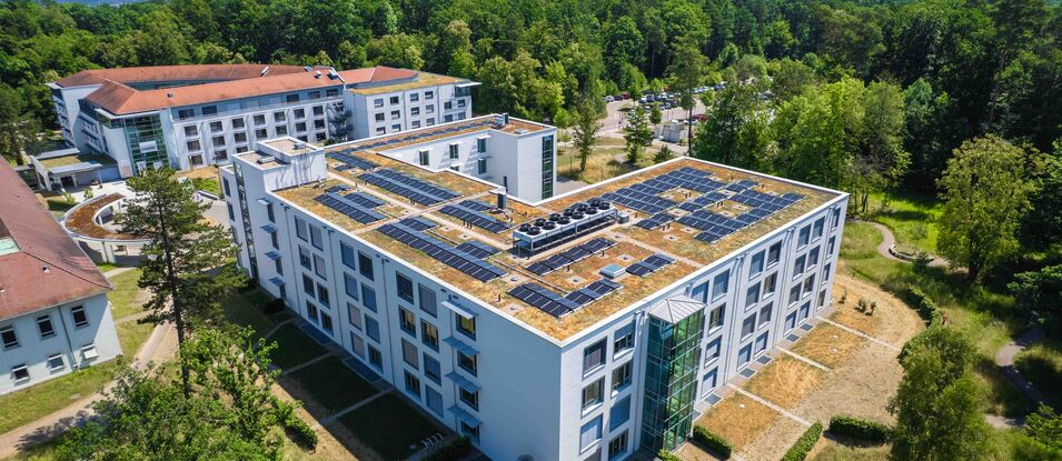 PV-Anlage auf dem Dach von Haus Bärensee